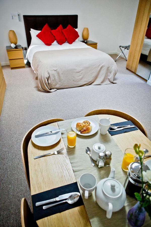 Hotel The Cedars Bathford Habitación foto
